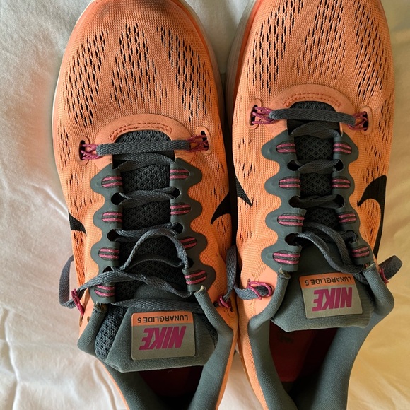 👟🌺Nike Sneakers in a muted orange, size 10.5 - Picture 2 of 12